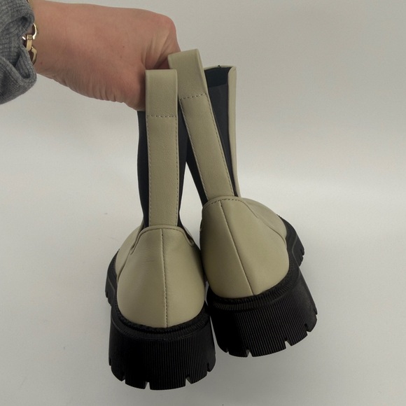 Intentionally Blank Guided Pull On Lug Sole Boots in Cream 9 S71 - Picture 4 of 7